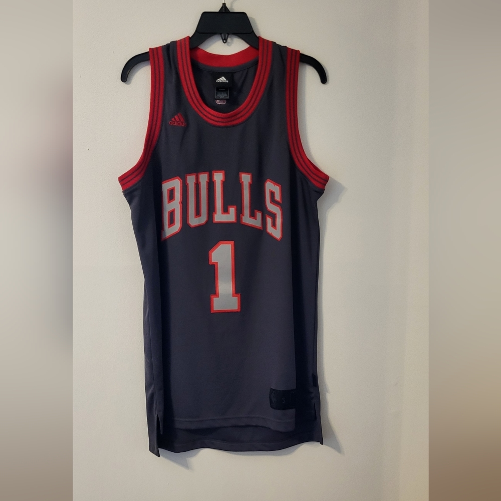 Limited edition d. Rose bulls jersey grey red swingman size small